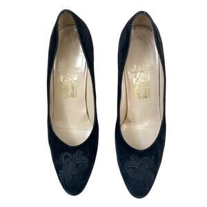 vintage Salvatore Ferragamo pumps black suede Heels & embroidered pointed toes 7